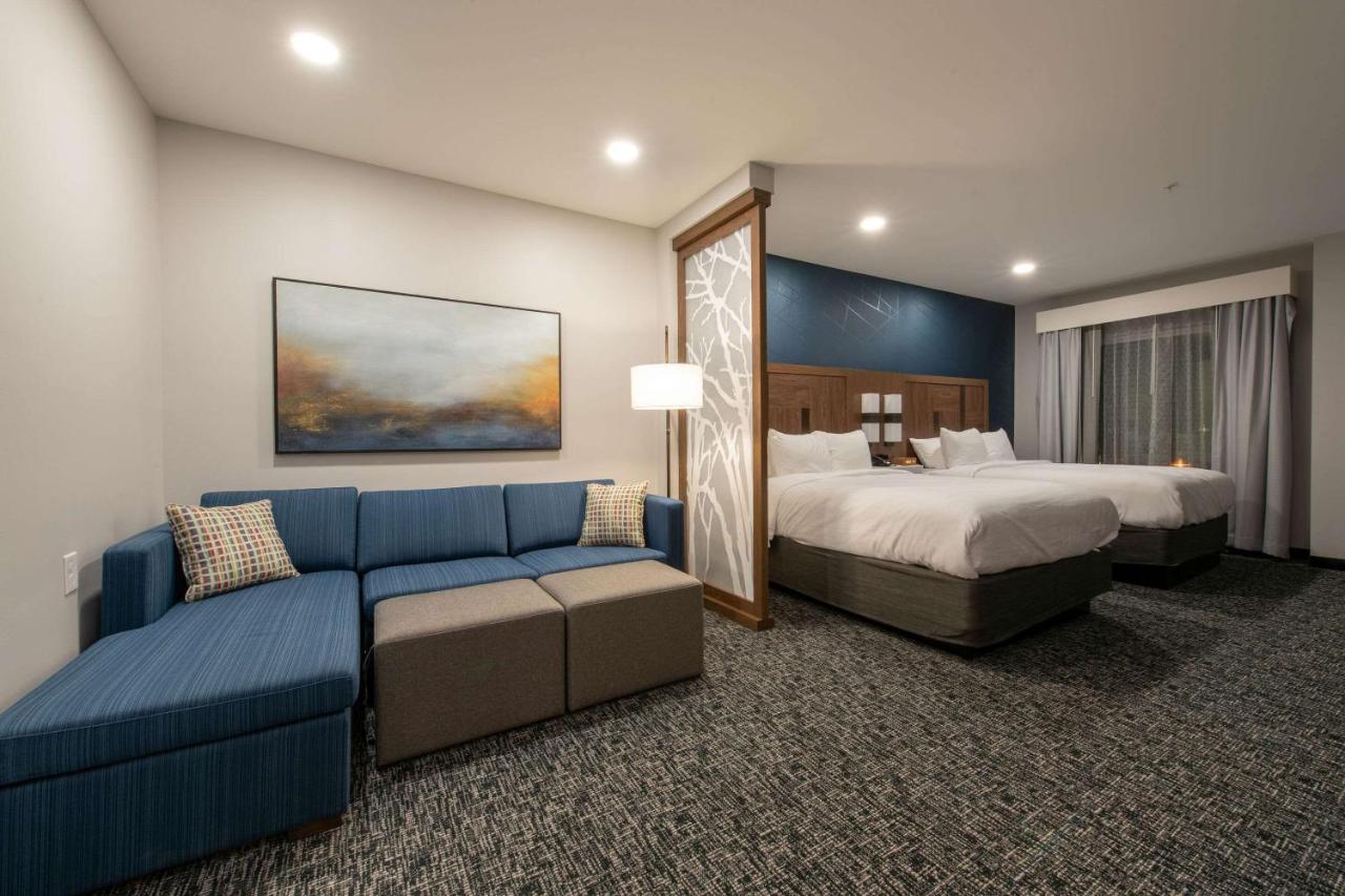 Queen Suite with Two Queen Beds - Golf Course View at Comfort Suites Greenville Airport