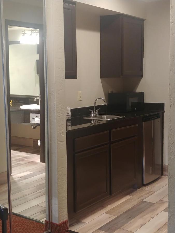 King Room at Best Western Plus Parkway Inn