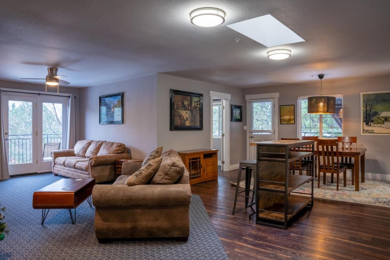 | Blue Elk Inn