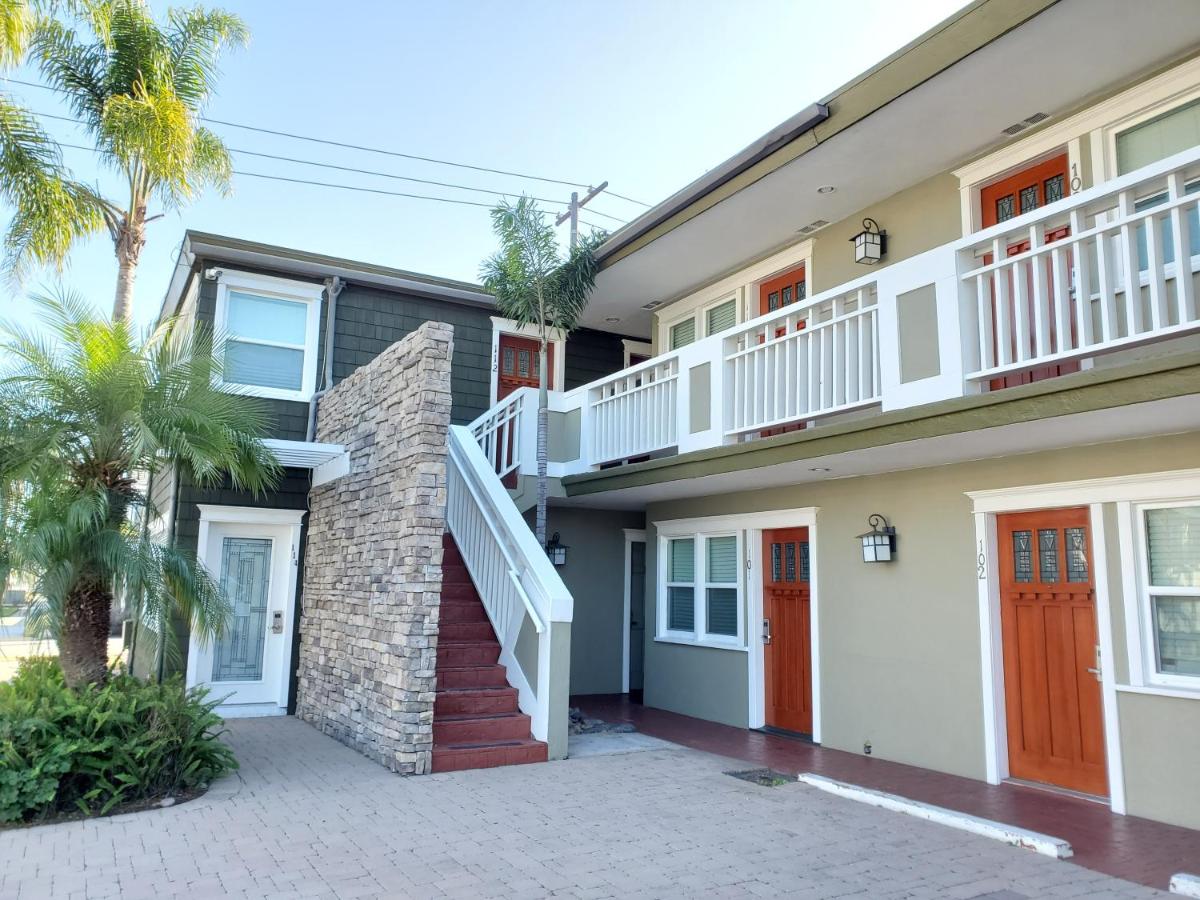 | Coronado Island Inn