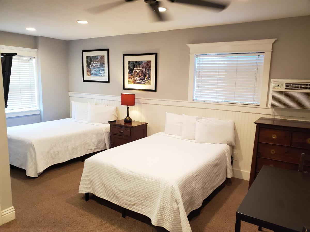 | Coronado Island Inn