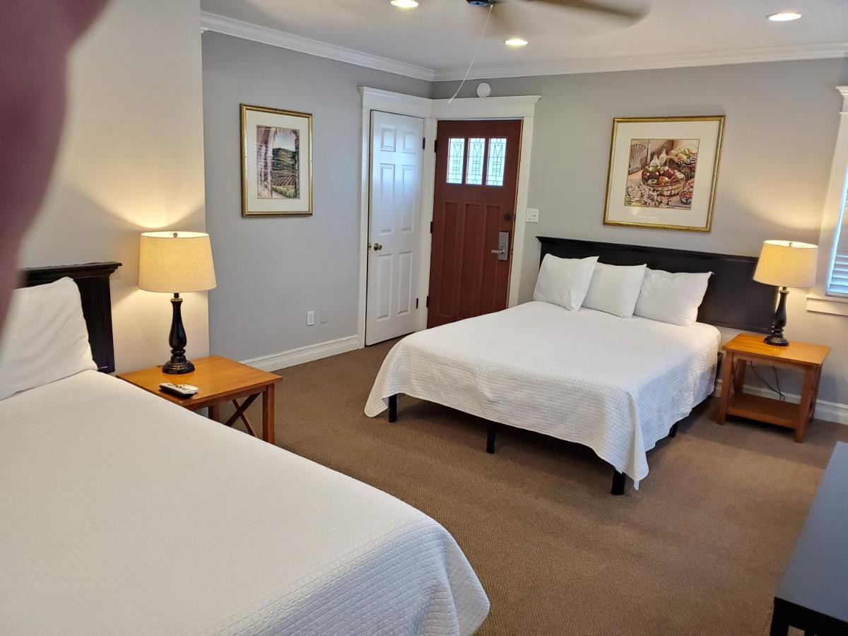 | Coronado Island Inn