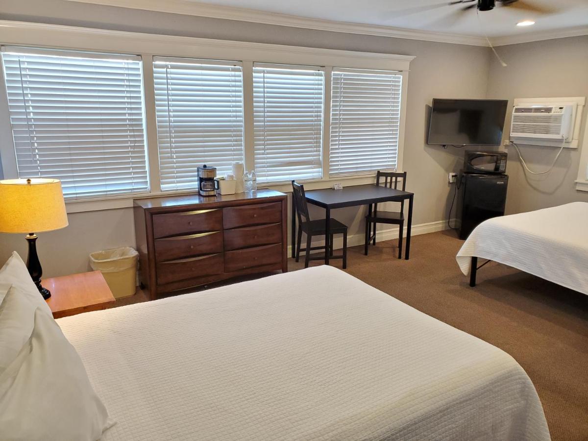 | Coronado Island Inn