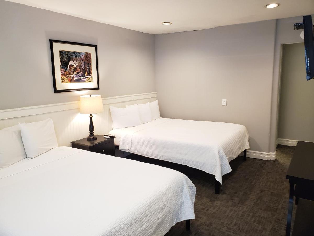 | Coronado Island Inn