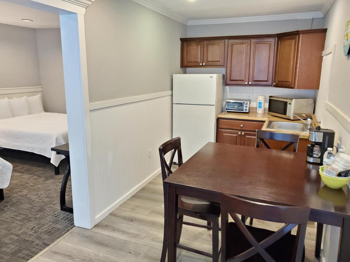 | Coronado Island Inn