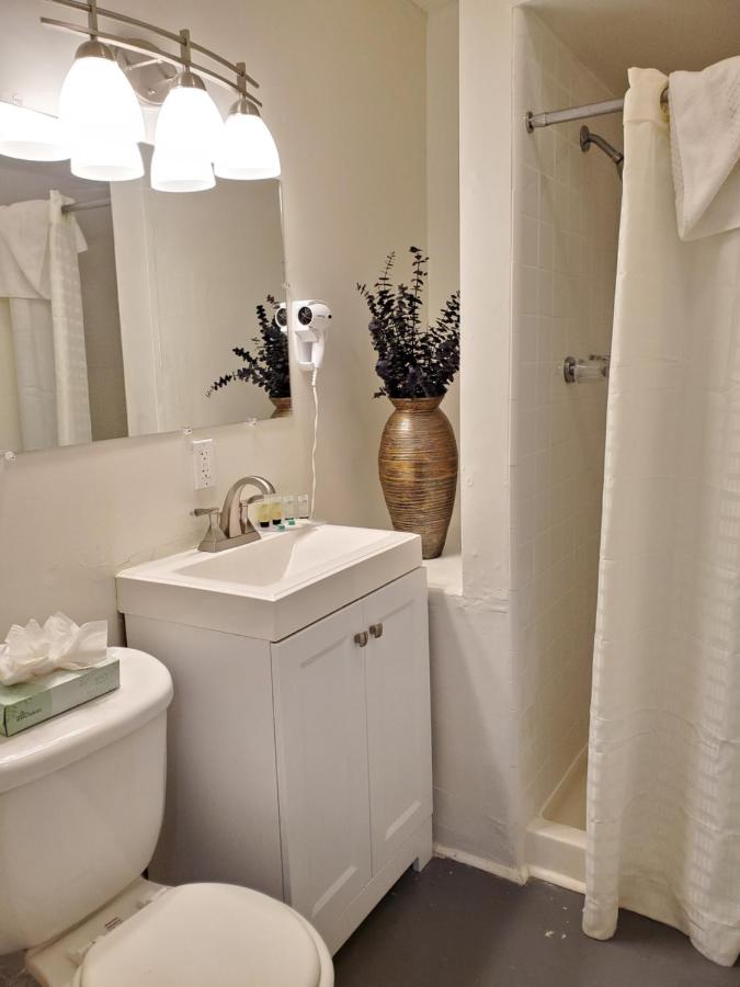 | Coronado Island Inn