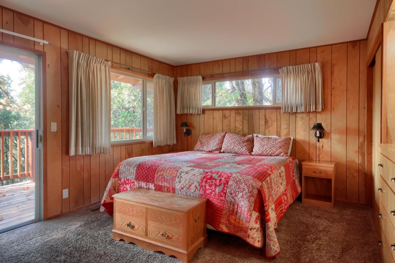 | 99 Yosemite Mountain Lodge