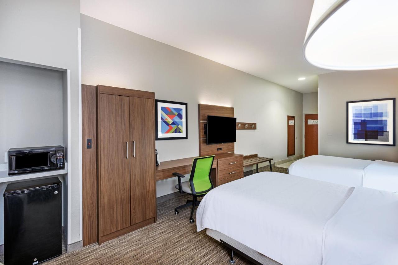 | Holiday Inn Express and Suites Pryor, an IHG Hotel