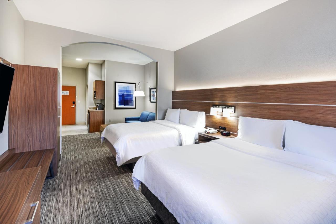 | Holiday Inn Express and Suites Pryor, an IHG Hotel