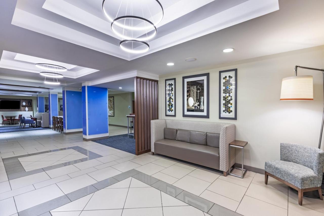 | Holiday Inn Express and Suites Pryor, an IHG Hotel