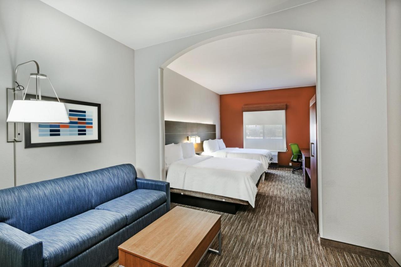 | Holiday Inn Express and Suites Pryor, an IHG Hotel