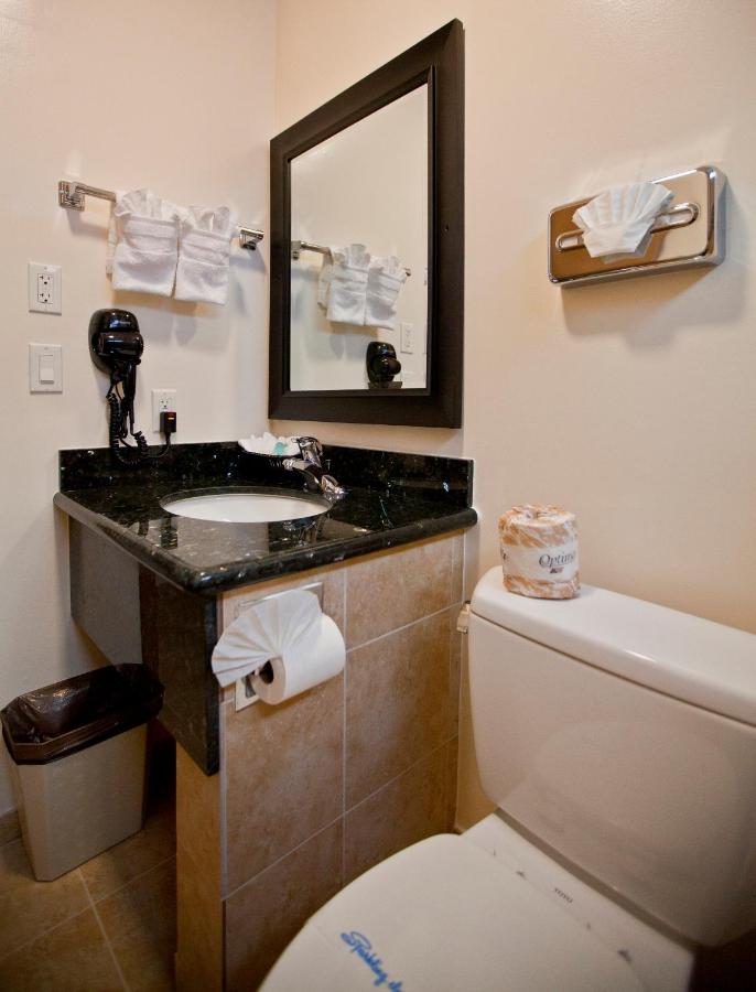 Double Room with Two Double Beds at Dunes Inn Sunset
