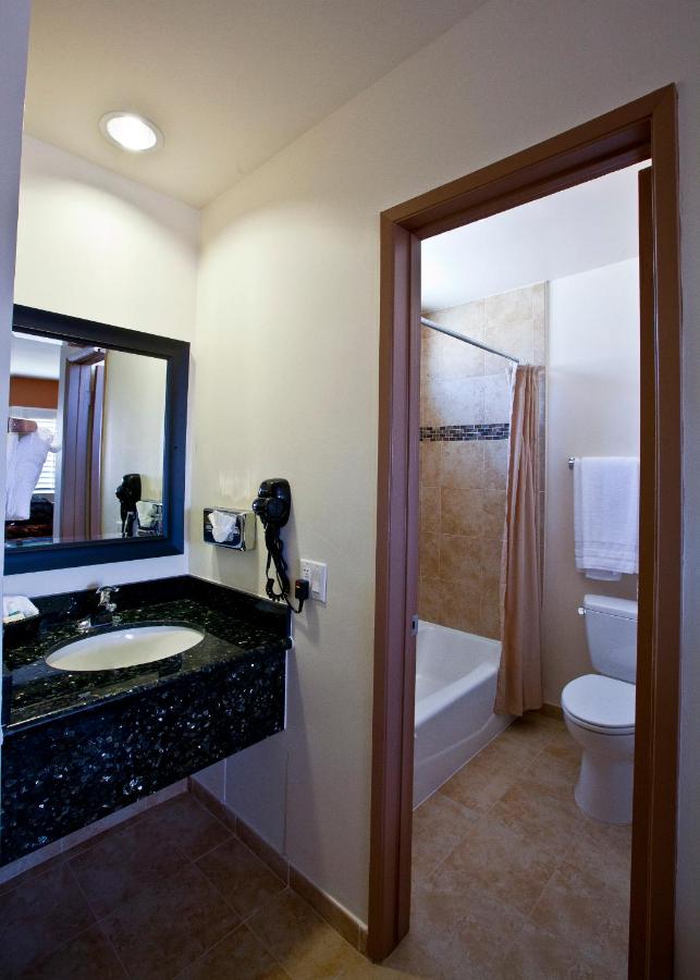 Double Room with Two Double Beds at Dunes Inn Sunset