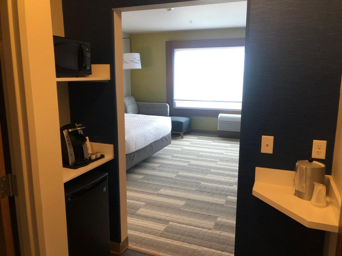 | Holiday Inn Express & Suites - Madison West - Middleton, an IHG Hotel