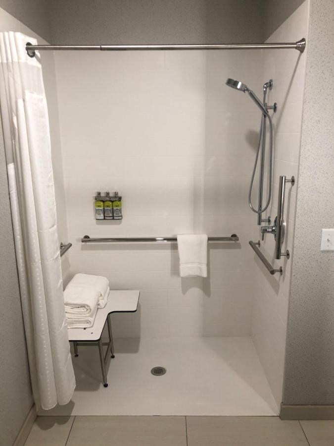 | Holiday Inn Express & Suites - Madison West - Middleton, an IHG Hotel
