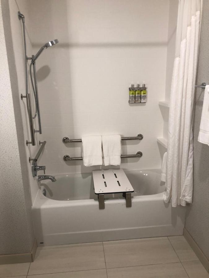 | Holiday Inn Express & Suites - Madison West - Middleton, an IHG Hotel