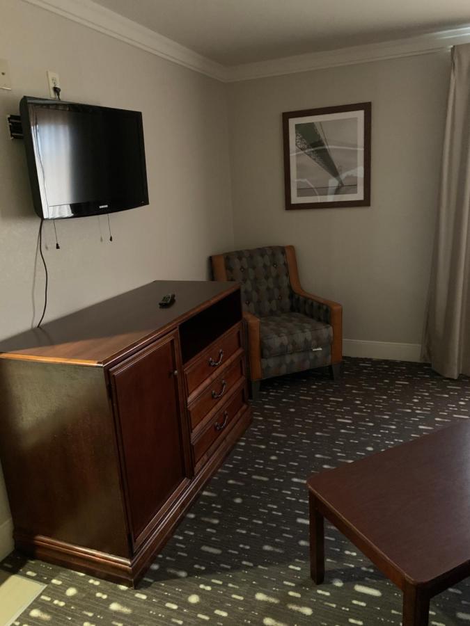 Presidential Suite - Non-Smoking at Wingate by Wyndham Brighton