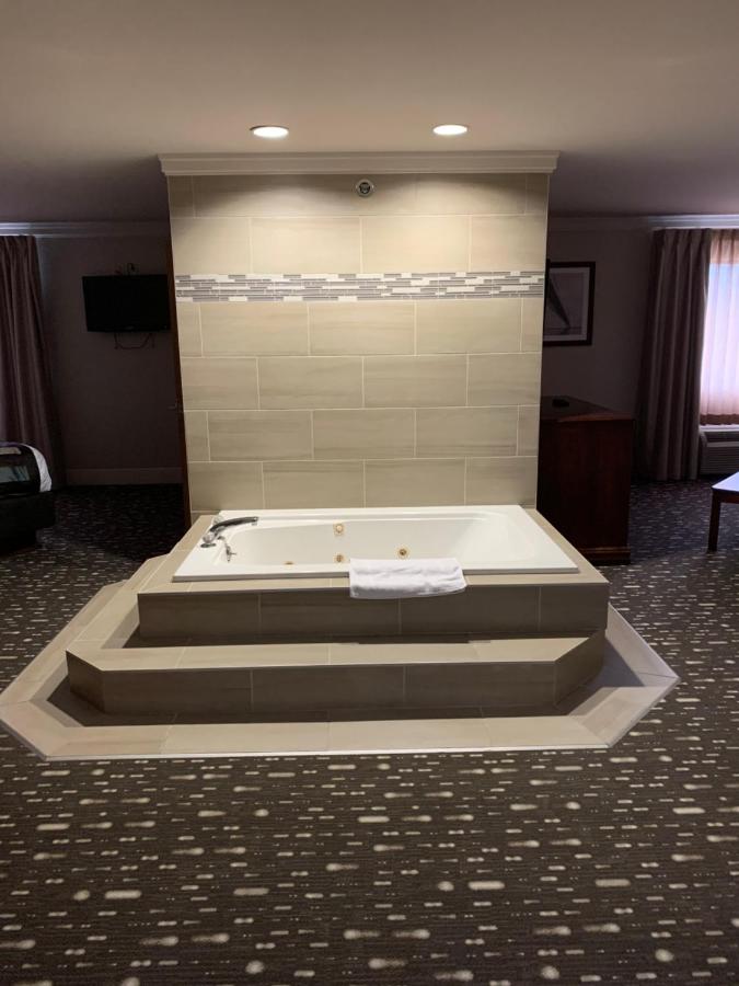 Presidential Suite - Non-Smoking at Wingate by Wyndham Brighton