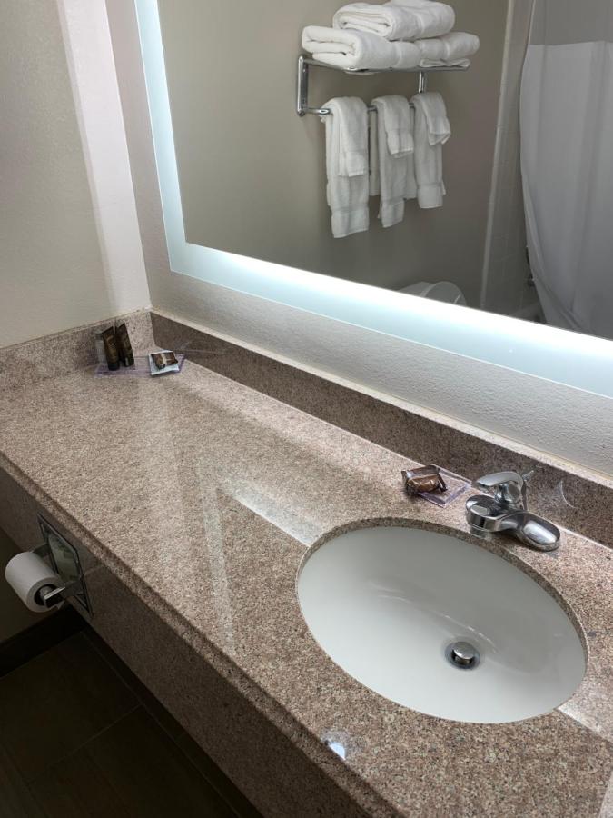 1 King Bed, Studio, Mobility/Hearing Impaired Accessible Suite, Non-Smoking at Wingate by Wyndham Brighton