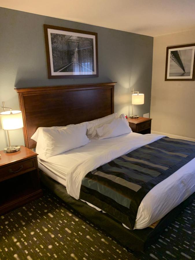 1 King Bed, Studio, Mobility/Hearing Impaired Accessible Suite, Non-Smoking at Wingate by Wyndham Brighton