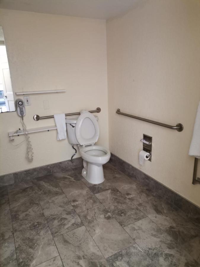 King Room with Roll-In Shower - Mobility/Hearing Accessible - Non-Smoking at Super 8 by Wyndham San Antonio Near SeaWorld Ingram Park