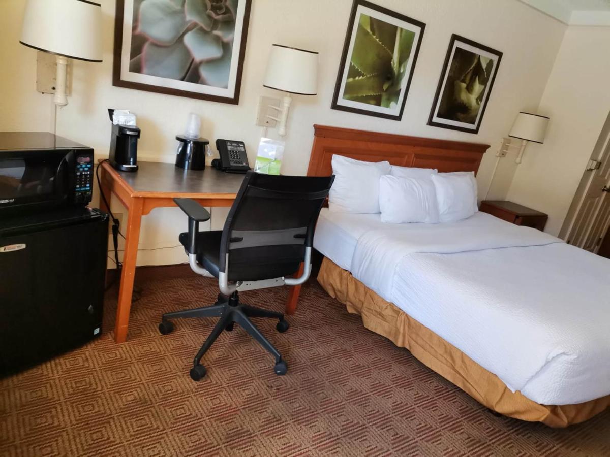 King Room with Roll-In Shower - Mobility/Hearing Accessible - Non-Smoking at Super 8 by Wyndham San Antonio Near SeaWorld Ingram Park