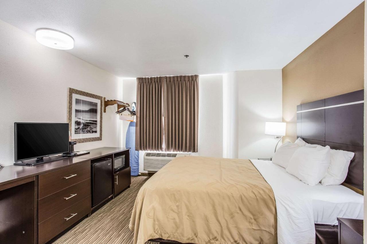 Queen Room - Non-Smoking at Quality Inn & Suites Buda