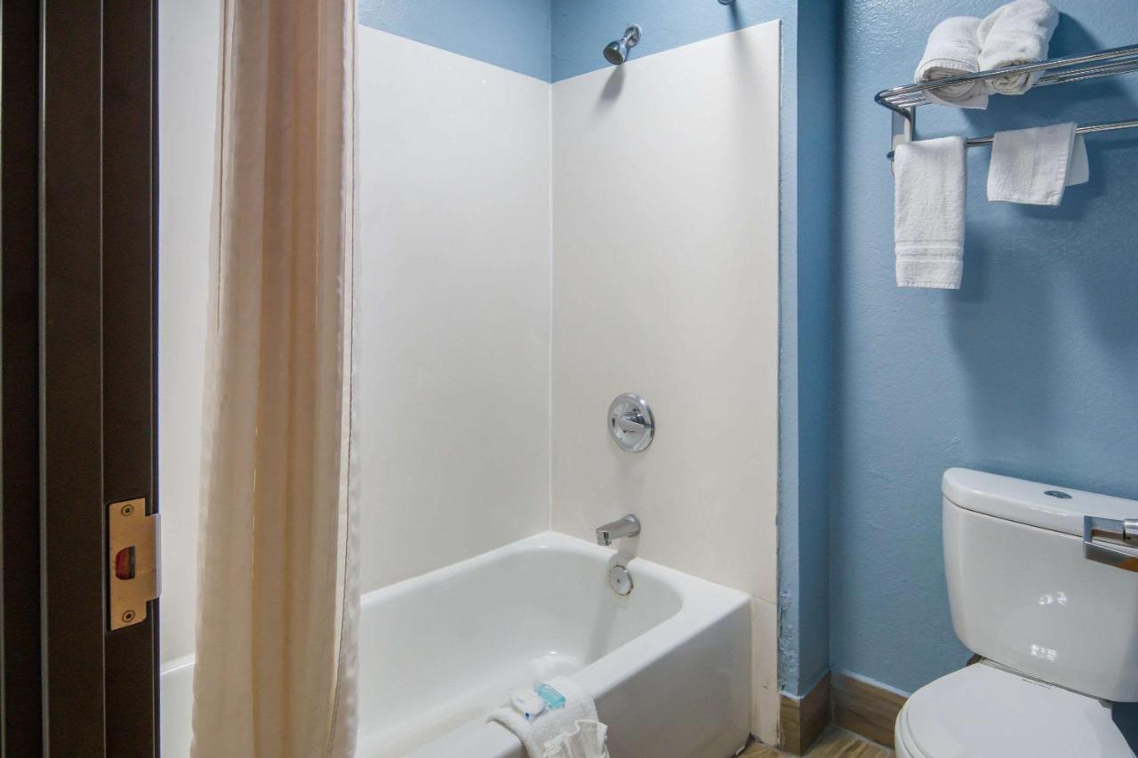 King Room - Non-Smoking at Rodeway Inn Carrollton I-35E