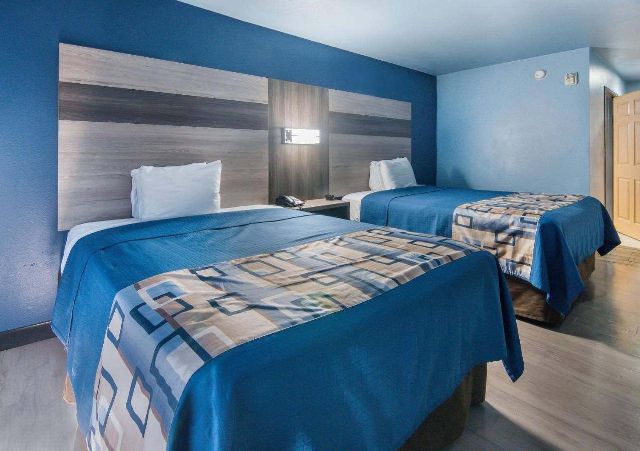 Efficiency Queen Room with Two Queen Beds - Accessible/Smoking at Rodeway Inn Carrollton I-35E