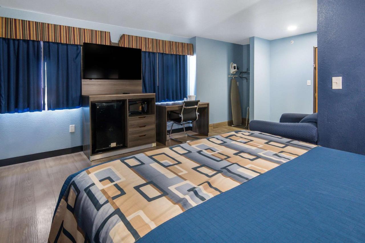 Queen Room with Two Queen Beds - Non-Smoking at Rodeway Inn Carrollton I-35E
