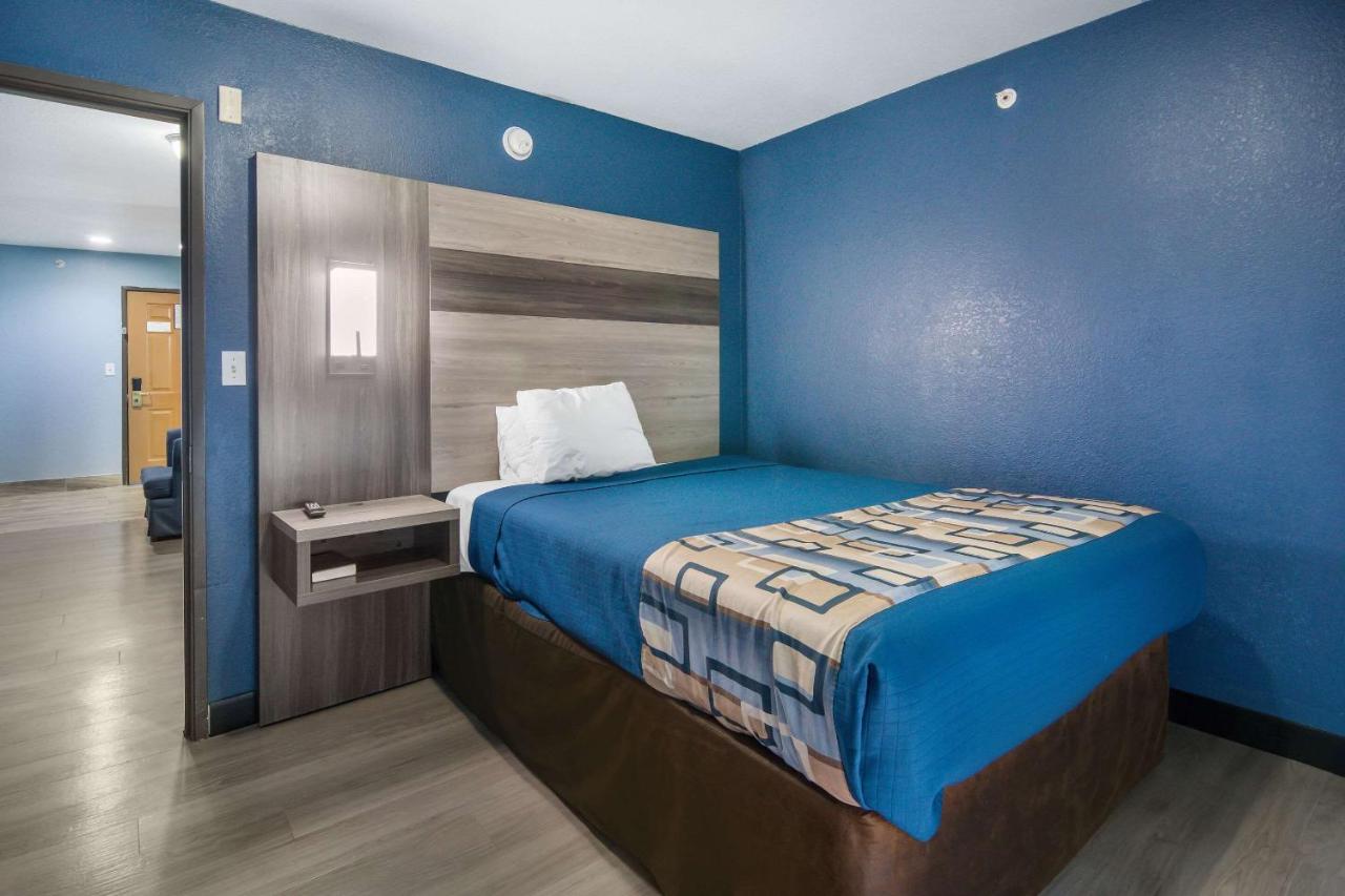 Queen Room with Two Queen Beds - Non-Smoking at Rodeway Inn Carrollton I-35E