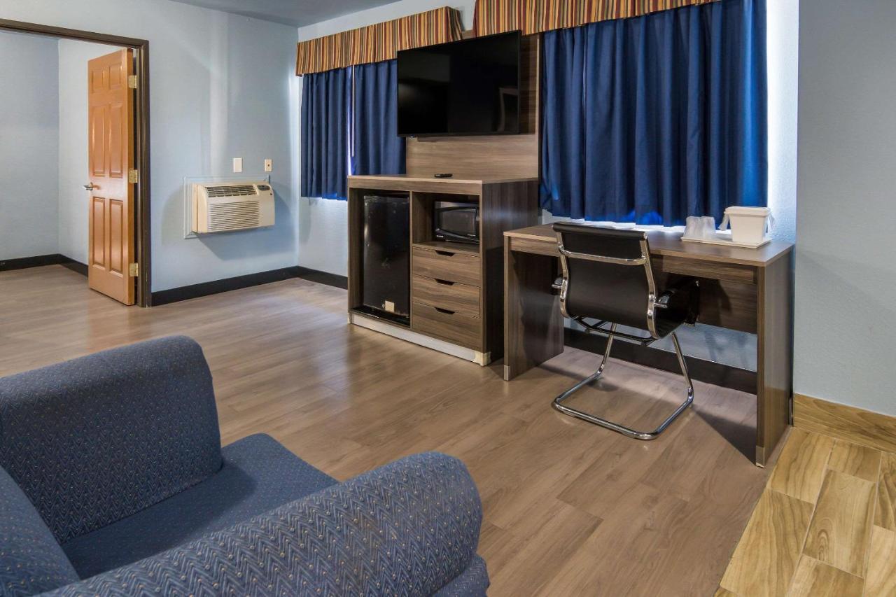 Queen Room with Two Queen Beds - Non-Smoking at Rodeway Inn Carrollton I-35E
