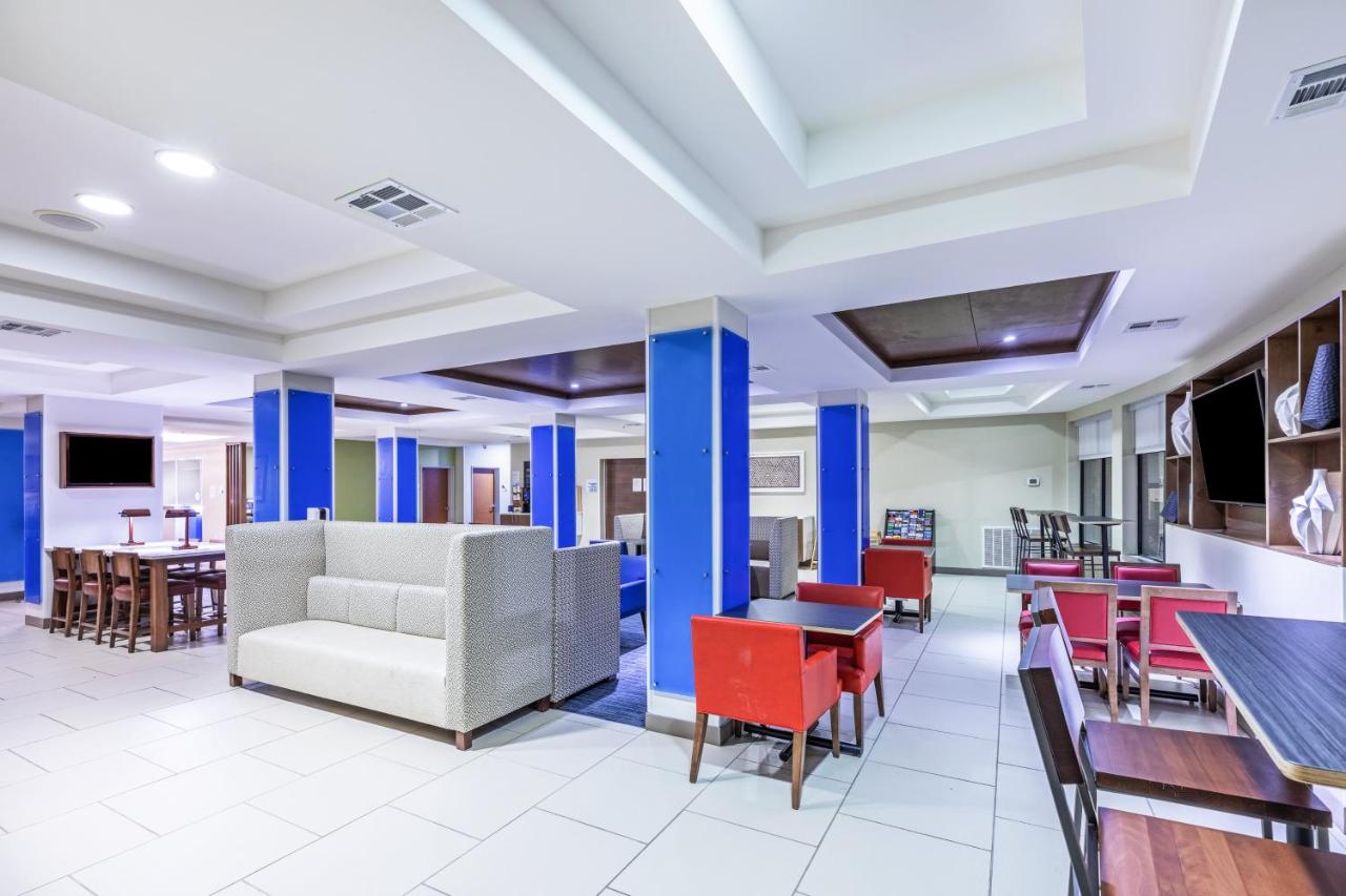 | Holiday Inn Express and Suites Pryor, an IHG Hotel
