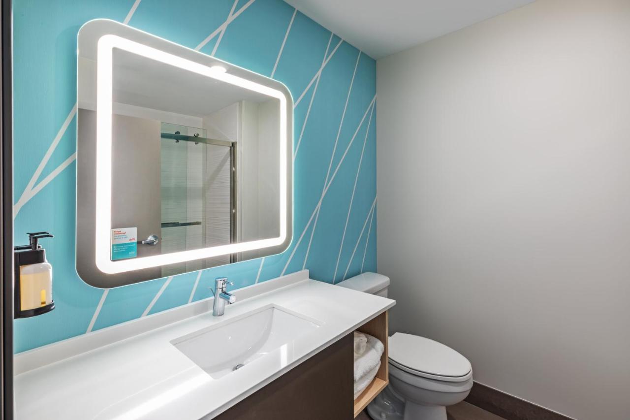 King Room at avid hotel Bentonville – Rogers by IHG