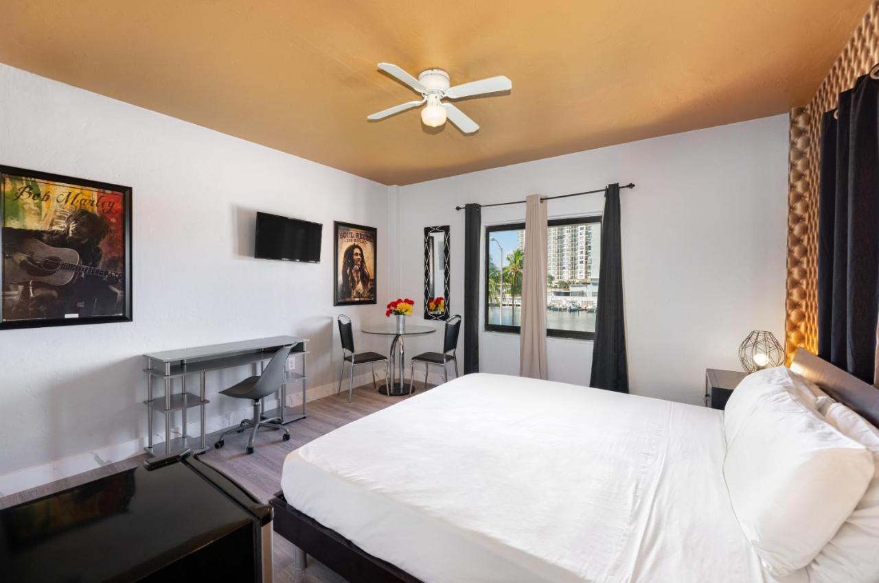 Superior King Room (Fully Renovated) at Notebook Miami Beach