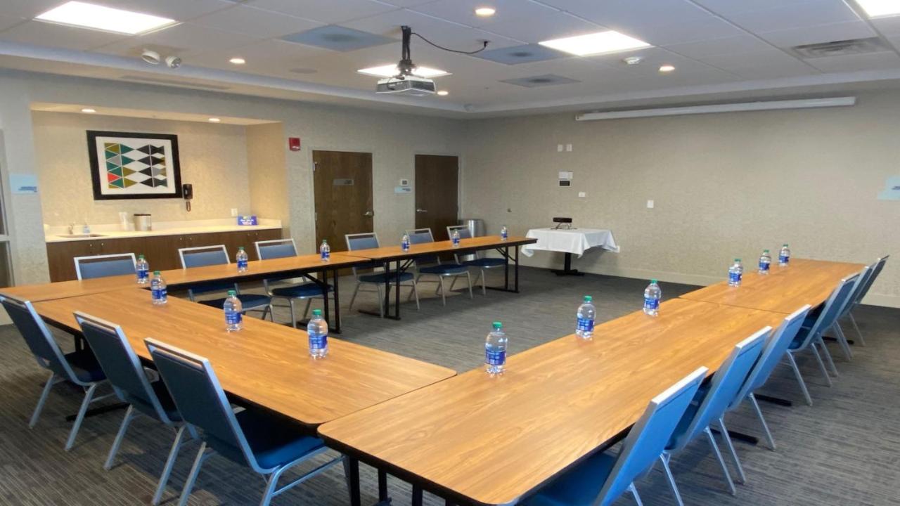 | Holiday Inn Express & Suites Toledo South-Perrysburg, an IHG Hotel