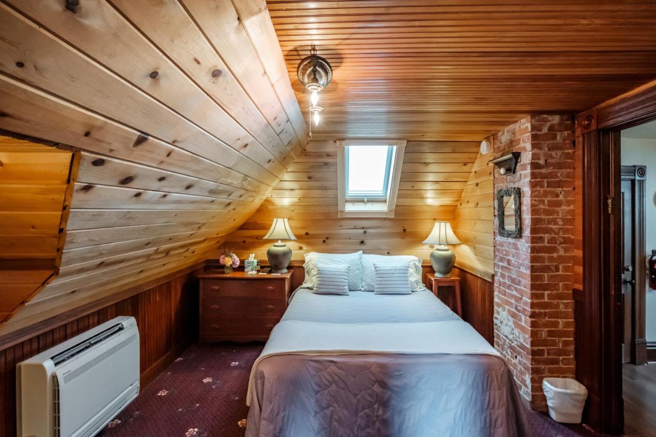  | MaMere's Guest House