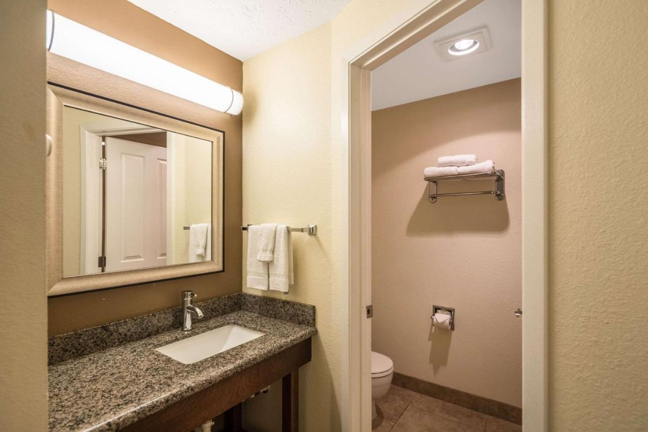 Queen Room at Quality Inn & Suites Coeur d'Alene