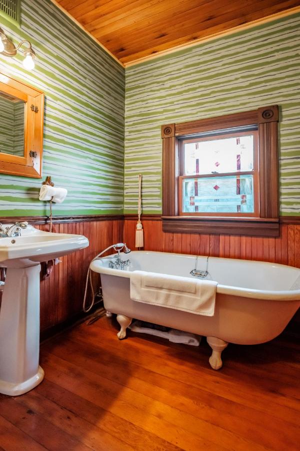  | MaMere's Guest House