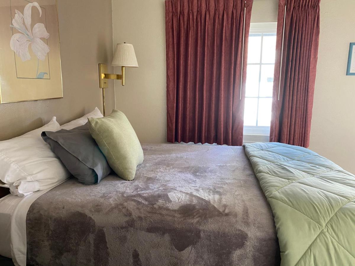 Deluxe Double Room with Shower at Monte Bianco Inn