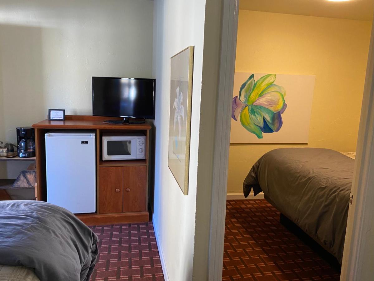 Deluxe Double Room with Shower at Monte Bianco Inn