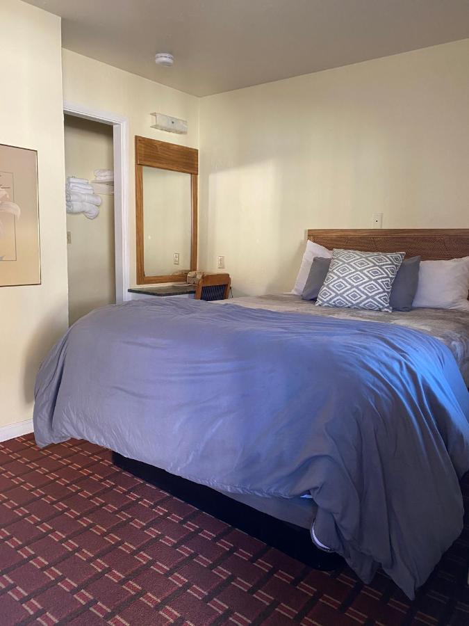 Deluxe Double Room with Shower at Monte Bianco Inn