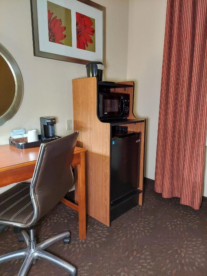 King Suite non smoking at Baymont by Wyndham Portage Indiana Dunes