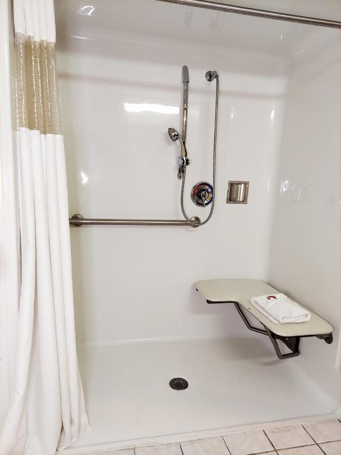 Queen Room - Mobility Access/Non-Smoking at Baymont by Wyndham Portage Indiana Dunes