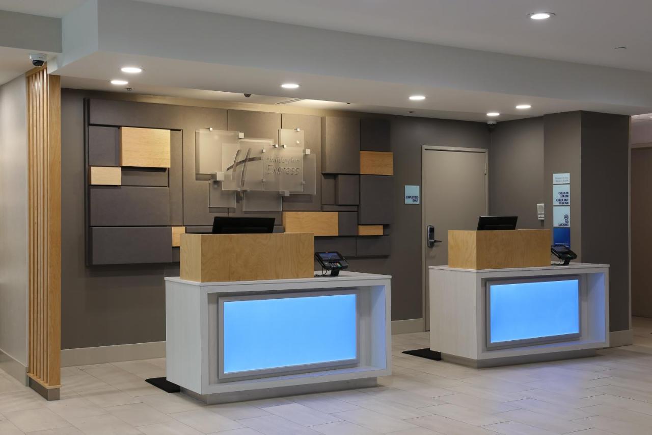 | Holiday Inn Express Grand Rapids Southwest, an IHG Hotel