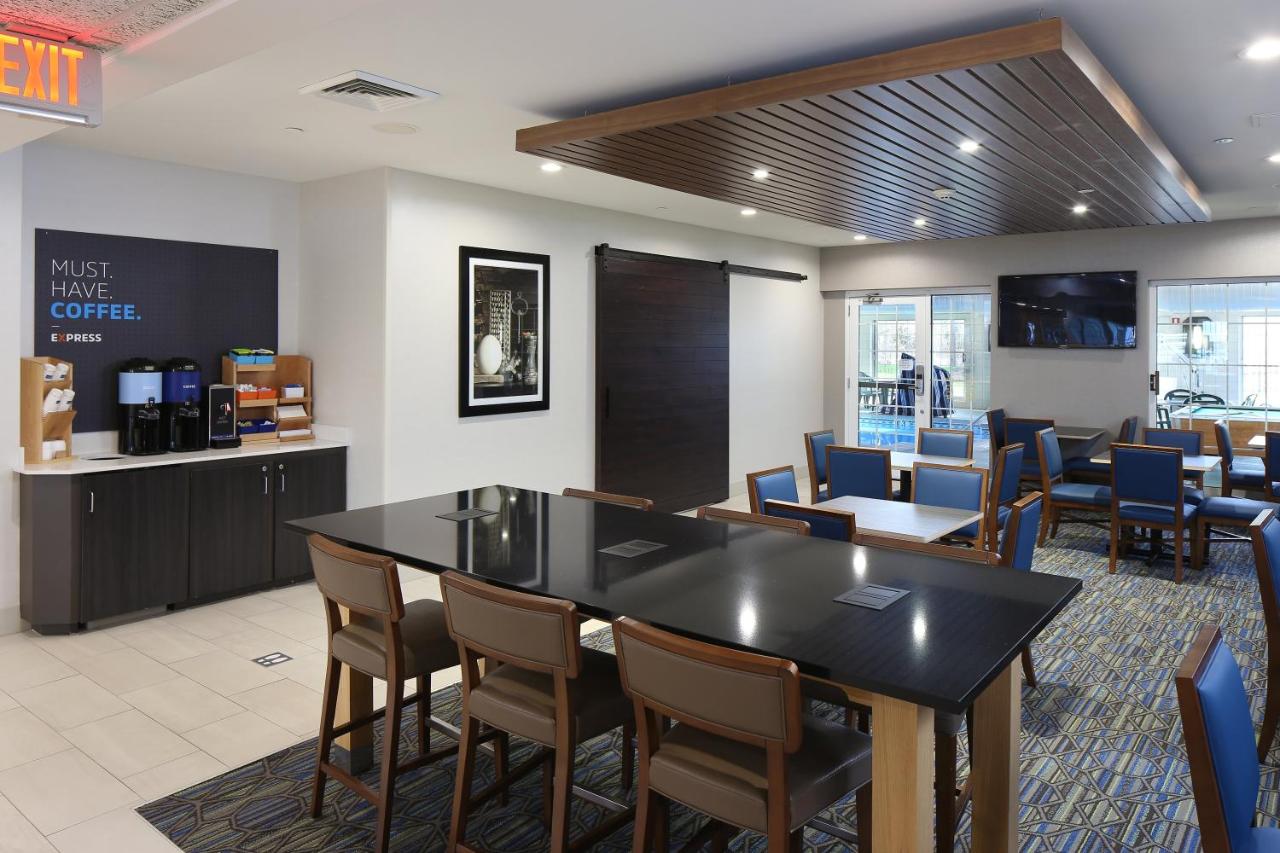 | Holiday Inn Express Grand Rapids Southwest, an IHG Hotel