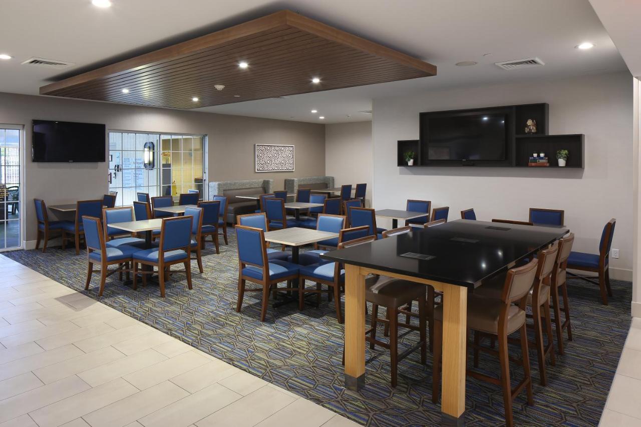 | Holiday Inn Express Grand Rapids Southwest, an IHG Hotel