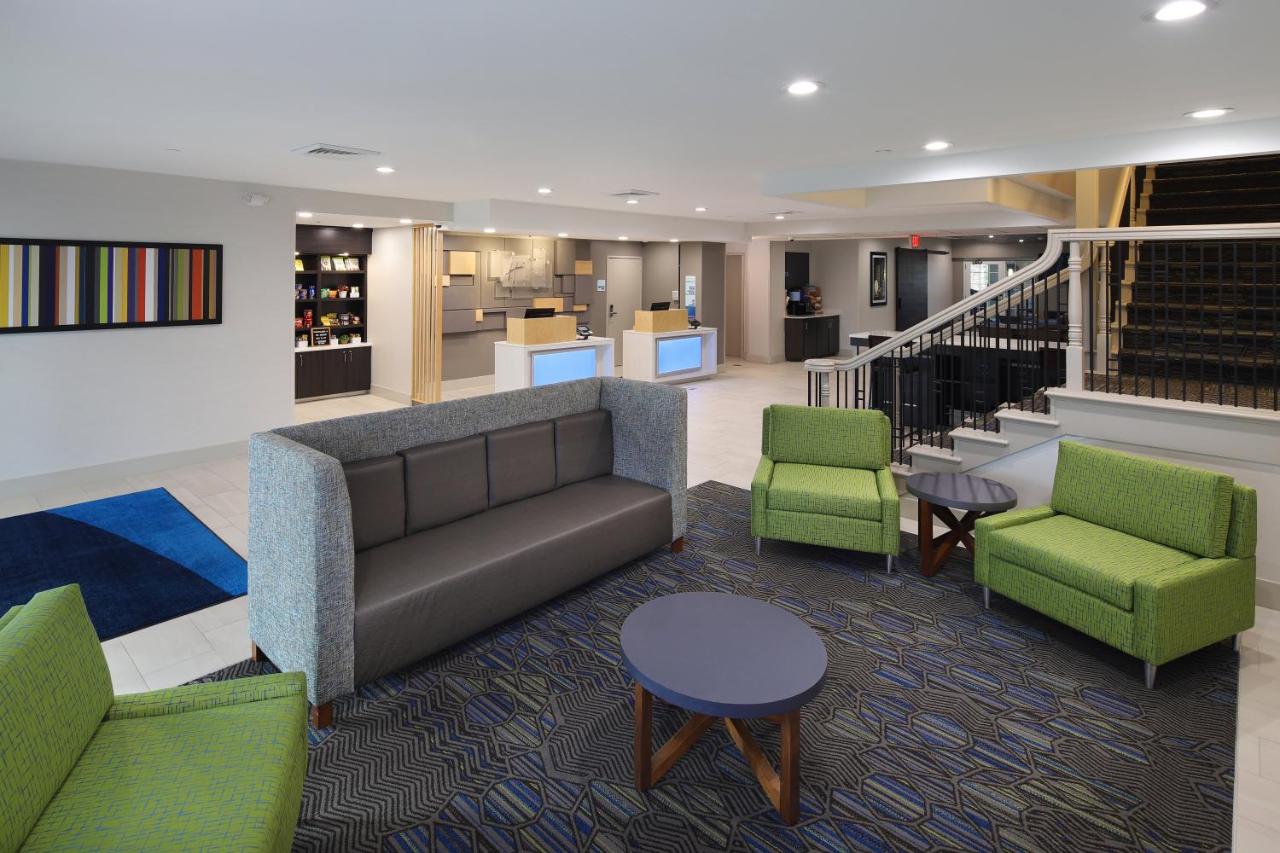 | Holiday Inn Express Grand Rapids Southwest, an IHG Hotel