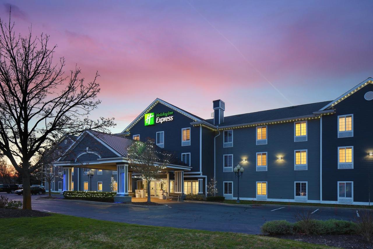 | Holiday Inn Express Grand Rapids Southwest, an IHG Hotel