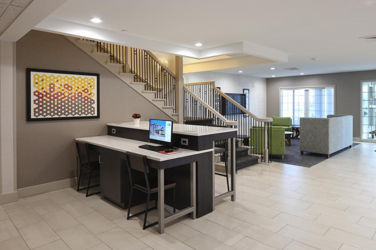 | Holiday Inn Express Grand Rapids Southwest, an IHG Hotel